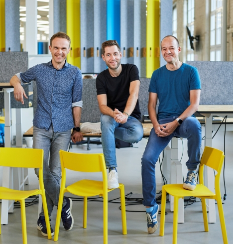 Chemnitzer Spezial-Agentur Staffbase rückt zum Unicorn auf - Die Staffbase-Gründer Frank Wolf, Dr. Martin Böhringer und Lutz Gerlich (v. li.) freuen sich über den Aufstieg von Staffbase in die Unicorn-Riege - Foto: Staffbase